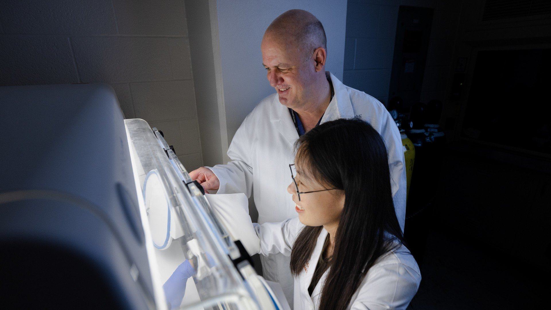 Dr. Holger Eltzschig and research team member using the hypoxia chamber