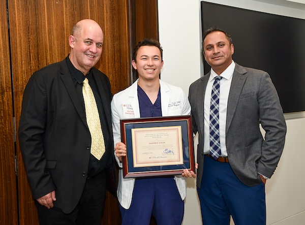 Drs.Eltzschig-Vanga-with-AAstudent2