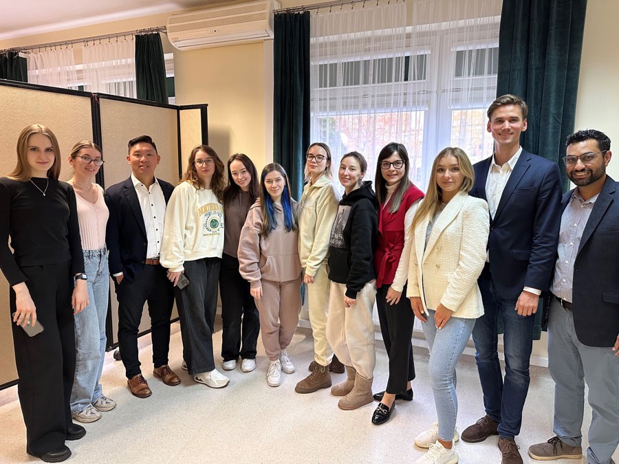 Group-photo-with-Dr.Chen