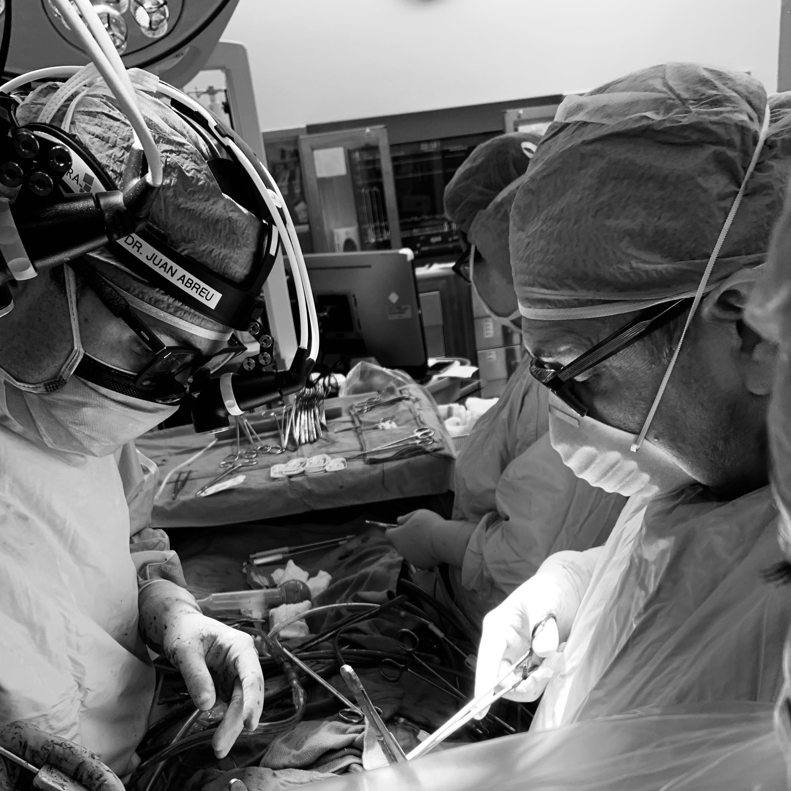 Juan-Abreu-Surgeon-Black&White