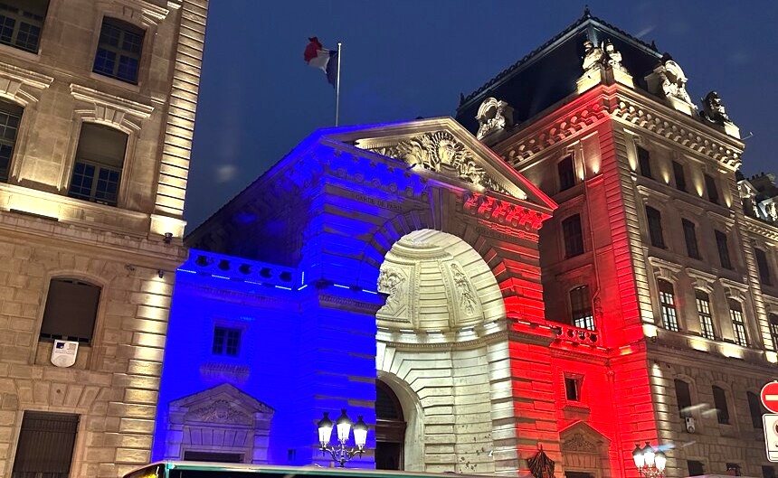 paris lights building