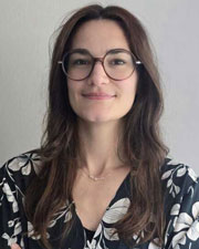 Caroline Regnauld headshot photo portrait