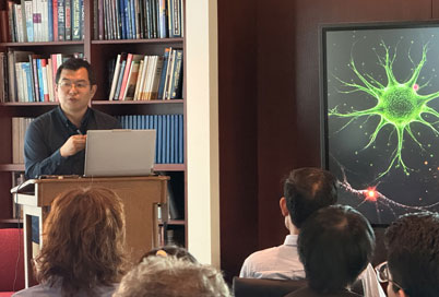 Seung Yeop Han at the podium giving a talk