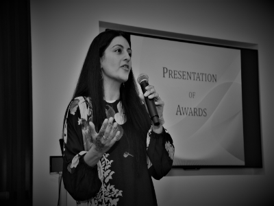 Image in black & white of Dr. Ruckshanda Majid Program Director of Sleep Medicine Fellowship at McGovern Medical School at UTHealth presenting at 2018 Sleep Medicine Fellowship Graduation