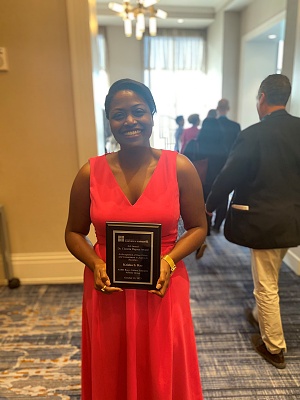 Keisha Ray receives award