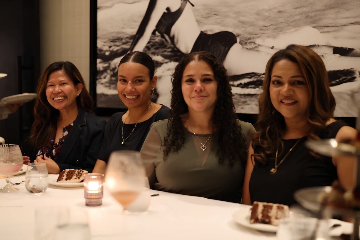 joan vergara, salma chavira, monique henning and nadia ali pose for a photo at the dinner table.