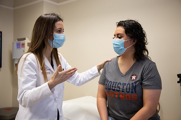 Image of doctor and patient at spanish speaking epilepsy clinic