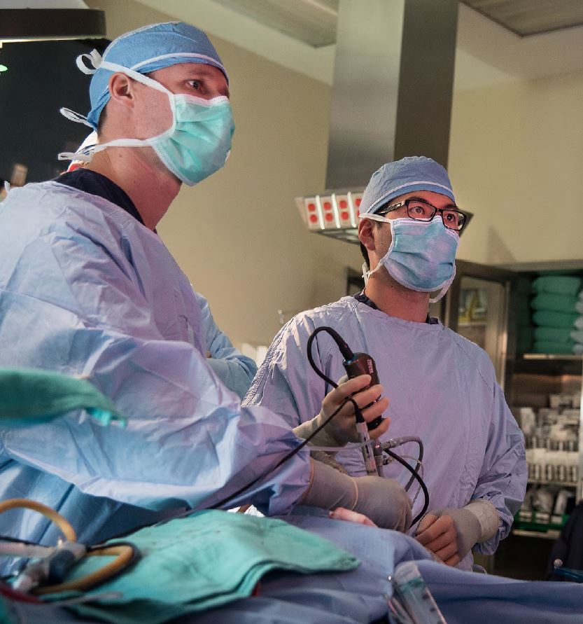 Drs. Yao and Blackburn in operating room