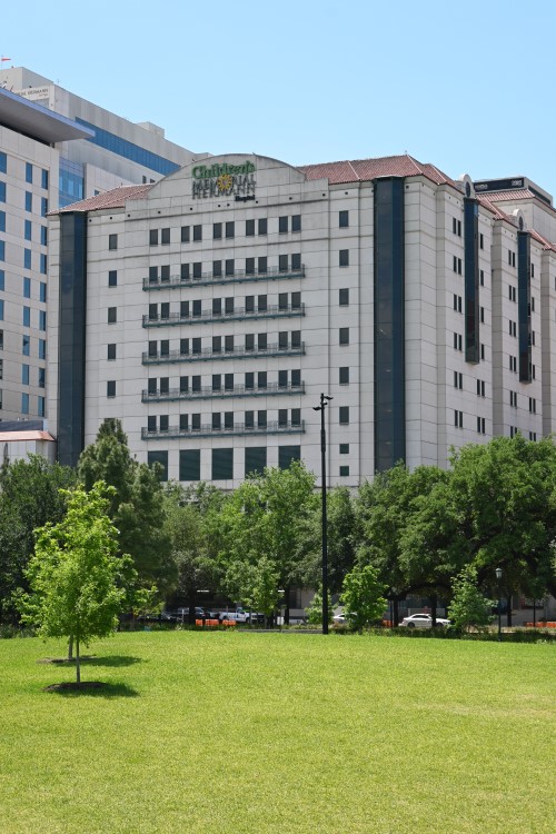 exterior view of hospital building