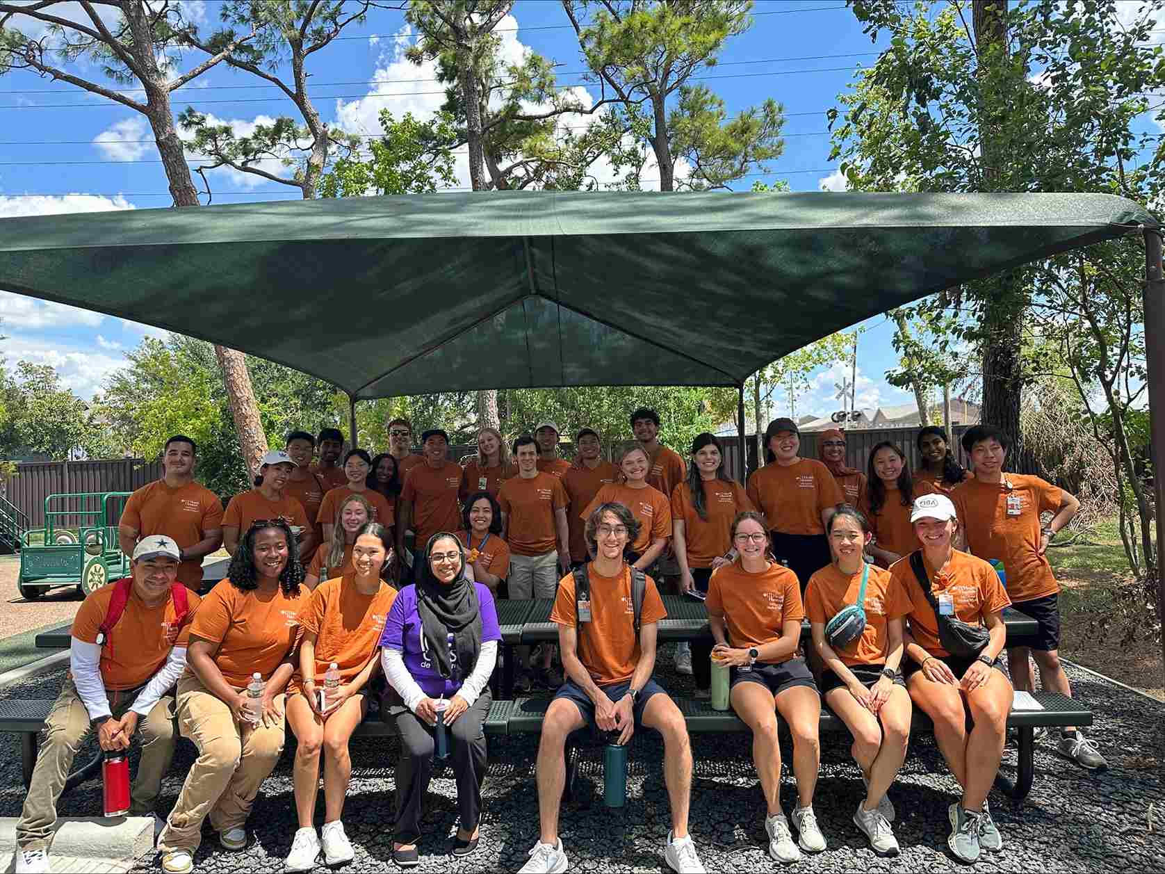 group photo of students at Casa de Esperanza