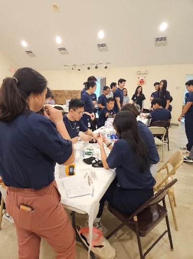 student volunteers at APAMSA student organization's health fair