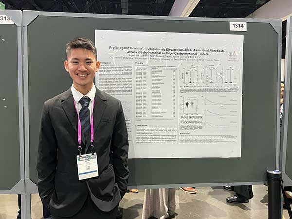 Kevin Shi, MS3, presenting his work at DDW