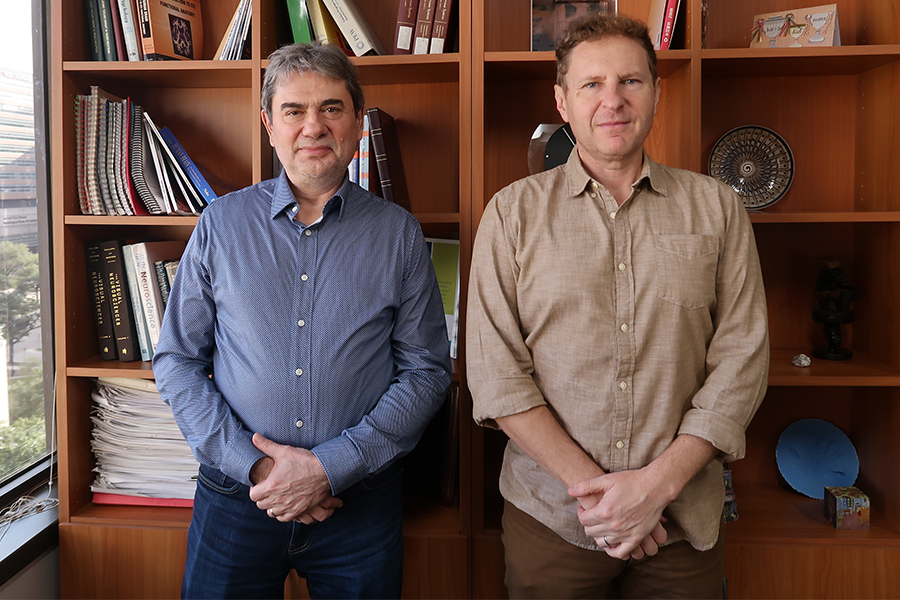 Drs Valentin Dragoi and Mircea Chelaru - Cortical Populations Paper