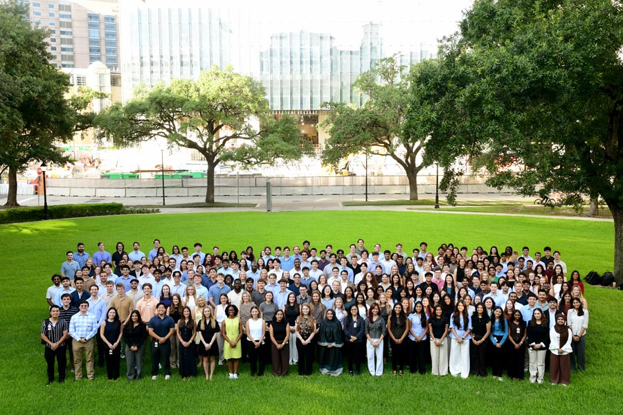 Members of the McGovern Medical School at UTHealth Houston Class of 2030 pose for a formal group photo on the lawn outside the Medical School Building during orientation.