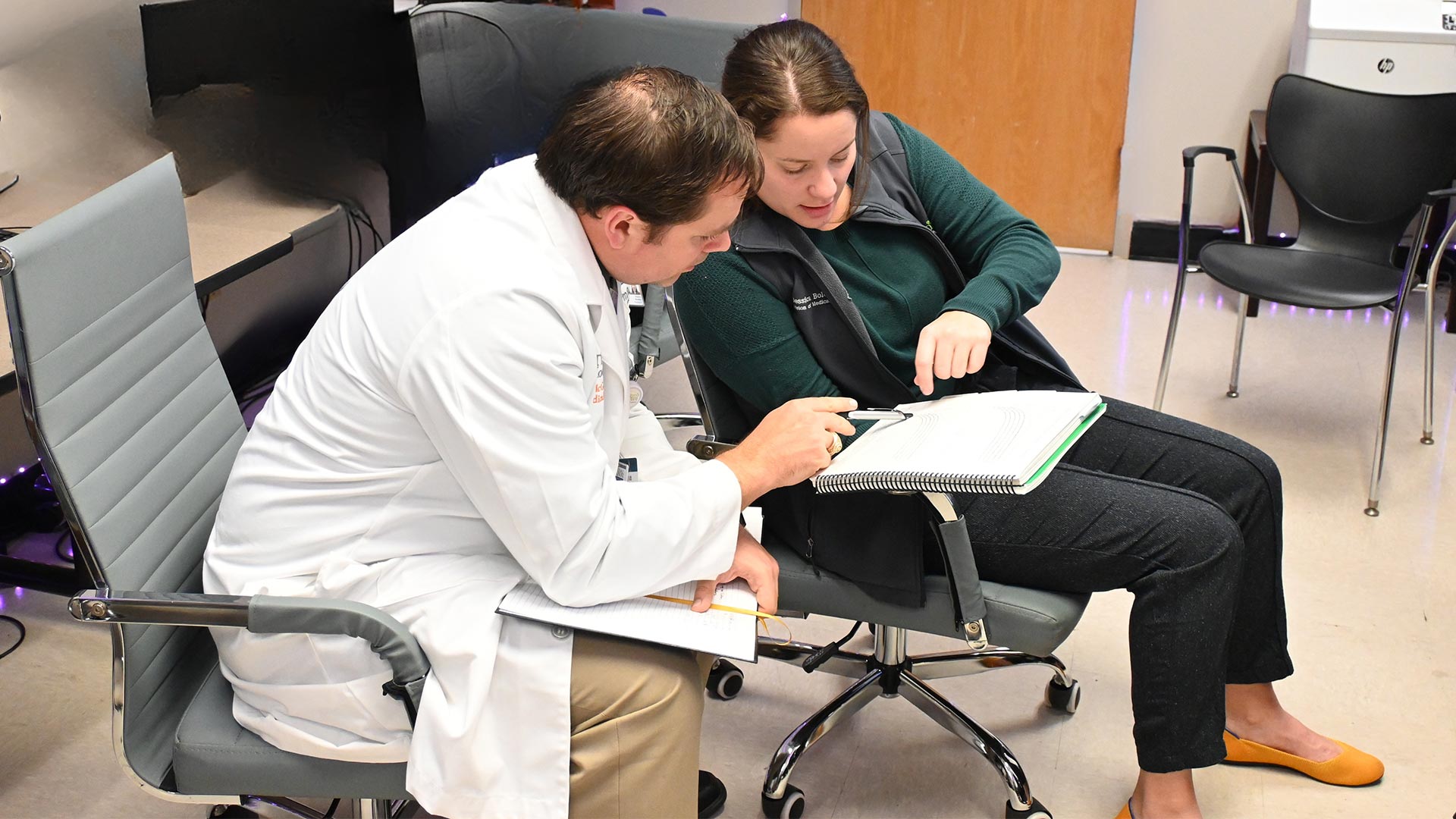 A faculty member from the Department of Pediatrics mentors a student as part of the CONNECT program.