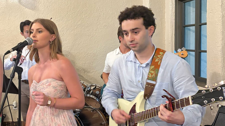 McGovern Medical School students perform music in the atrium of Memorial Hermann Hospital